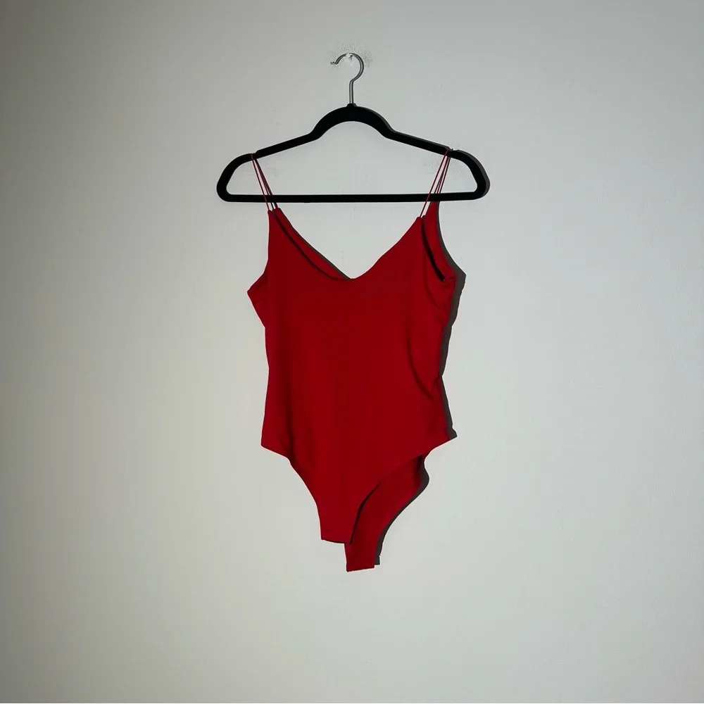 gaze Red V-Neck Spaghetti Strap Bodysuit
